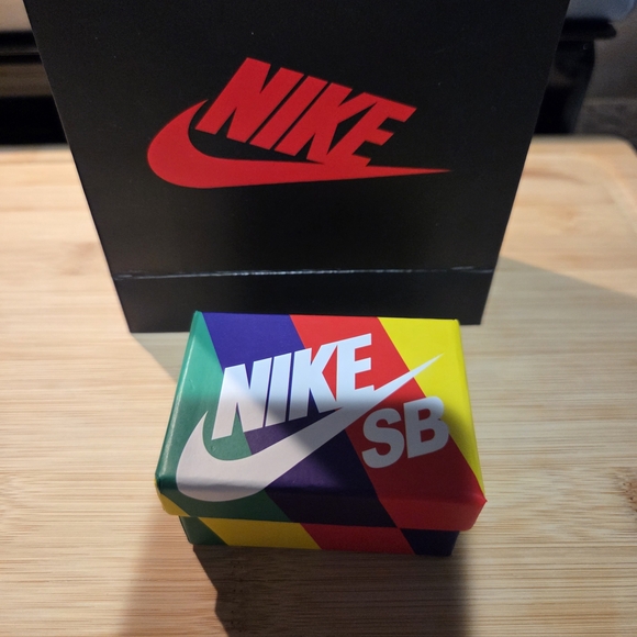 New Multicolor Sneaker Key Holder And Bag Charm - Picture 6 of 7